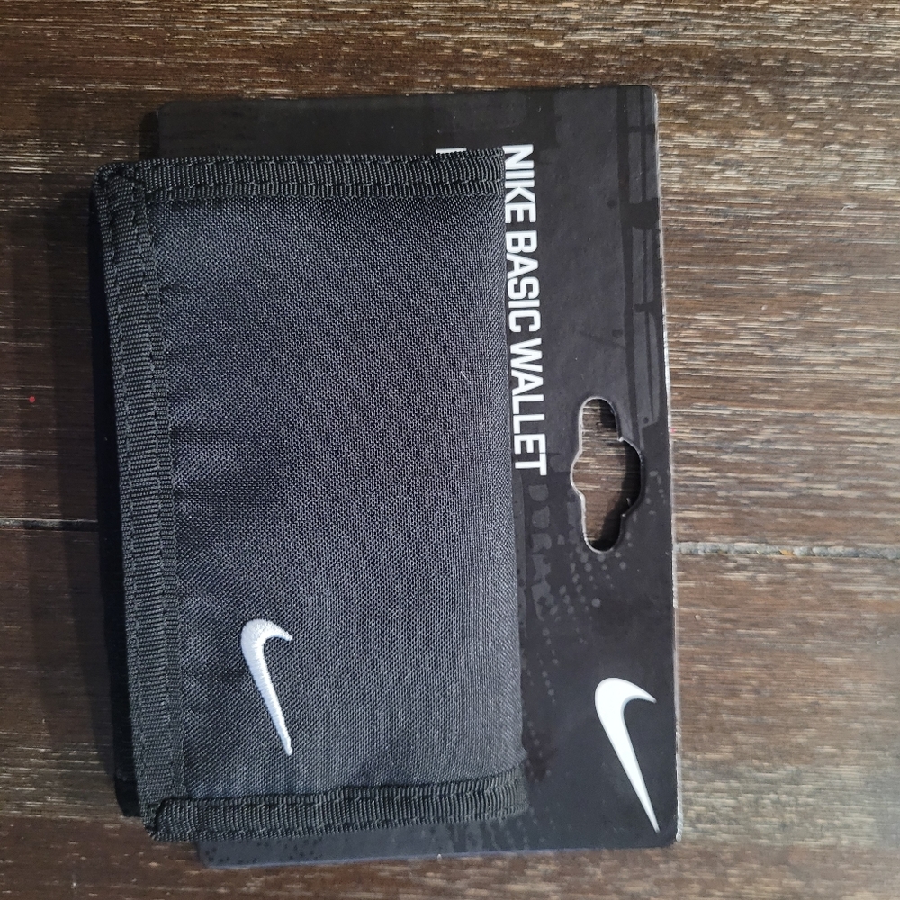 Nike basic wallet
